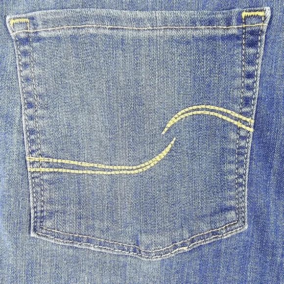 Levi's Signature high rise denim mini skirt - Picture 6 of 12